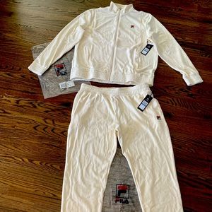 Off white velour jagger set for men. Brand new with tags in the original pack.
